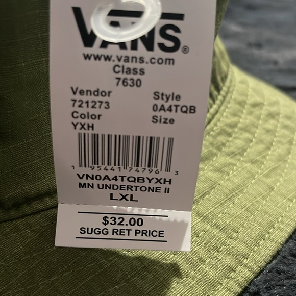 New never worn vans bucket hat size youth large/extra large. Colour is green. - Picture 3 of 4